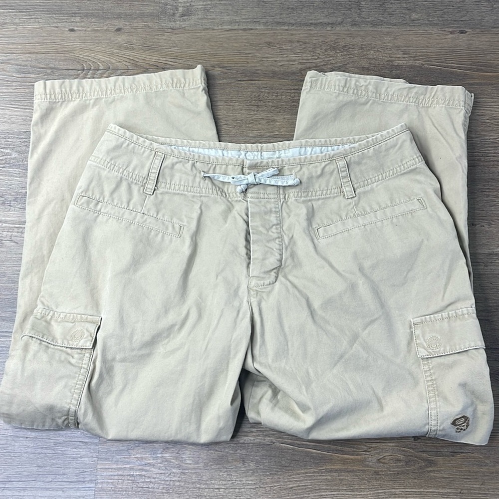 Mountain Hardware Women’s Tan Khaki Button Fly Cargo Crop Hiking Capri, size 8